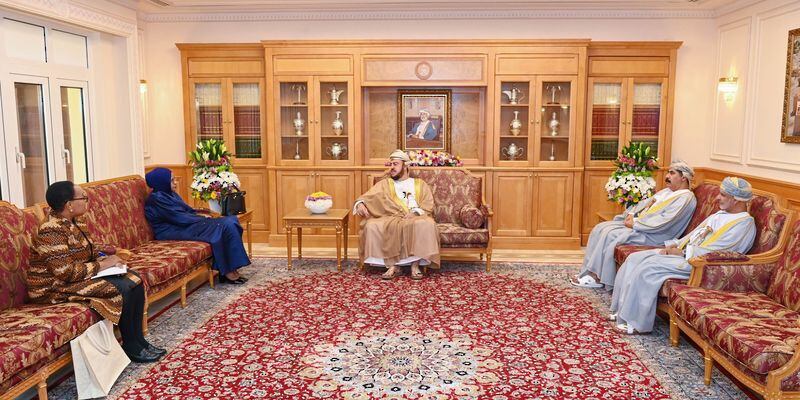 نيابةً عن جلالة السلطان: سمو السيد أسعد يودع سفيرة كينيا