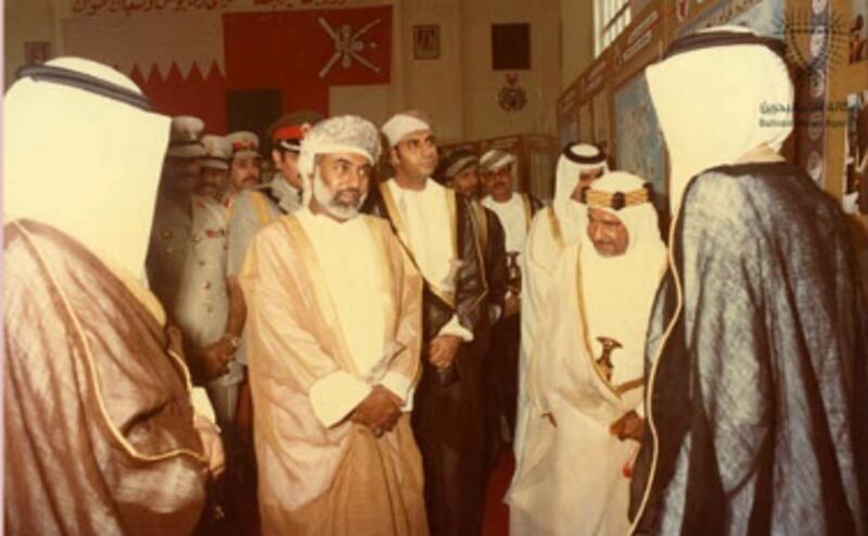 منها كرسي للسلطان قابوس ورسائل بين السلاطين والملوك: نماذج على العلاقات الوثيقة بين العمانيين والبحرينيين