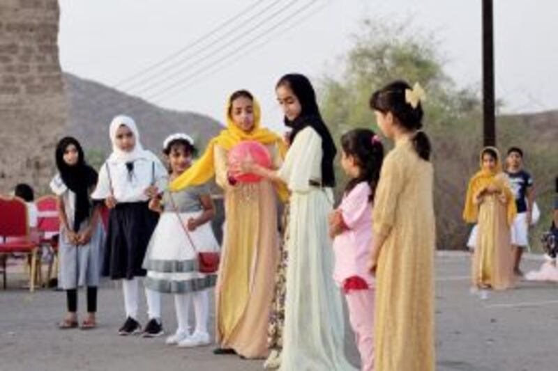 بالصور: ملتقى ترفيهي في الرستاق