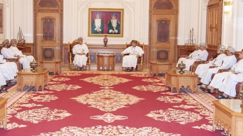 لقاء موسع بين مجلس الوزراء ومكتب مجلس الدولة