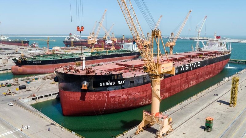 يستفيد من خدماته أكثر من 35 دولة: تعرف على “الحوض الجاف” في الدقم