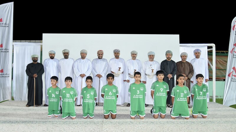 افتتاح مشروع إنارة ملعب فريق المرسى الرياضي في صحار ضمن برنامج “الملاعب الخضراء”