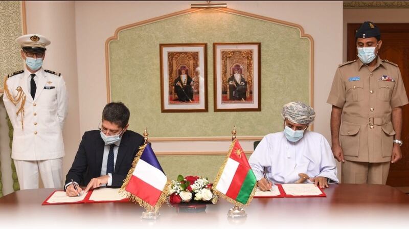 مذكرة تعاون عسكري بين السلطنة وفرنسا