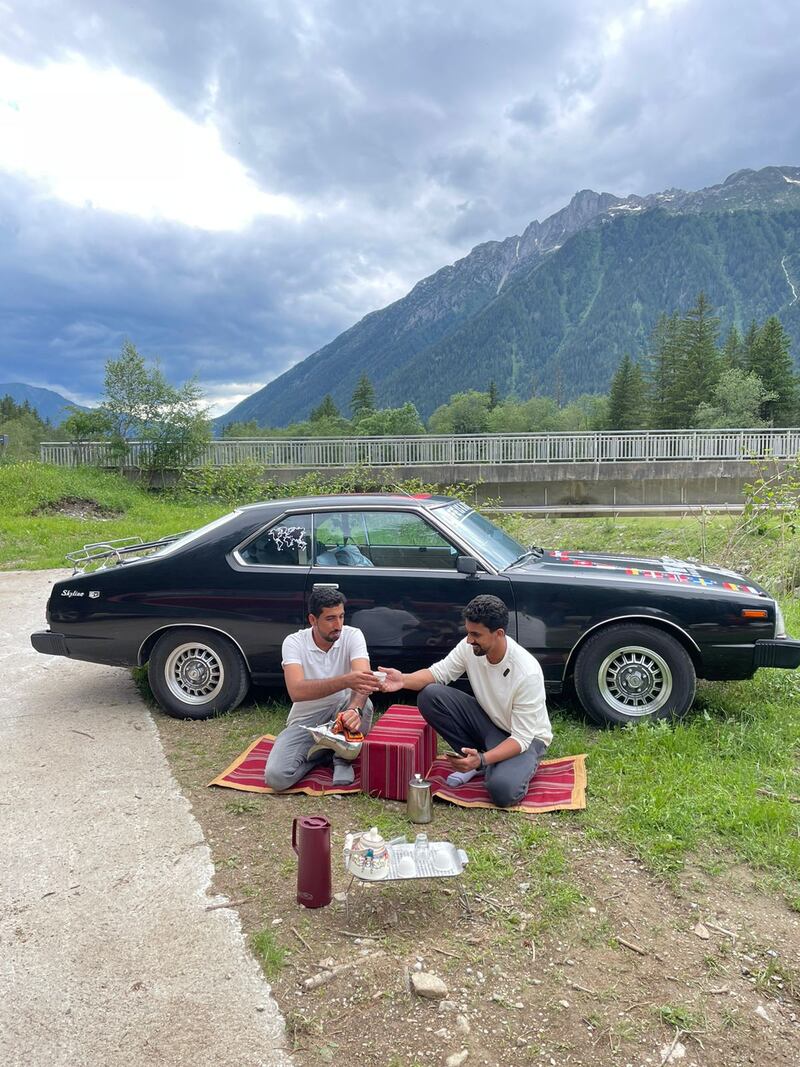 بسيارة كلاسيكية: رحّال عُماني يجوب مدن 14 دولة