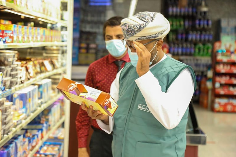 الحكماني يتابع التطبيق الصحيح للقيمة المضافة في الباطنة