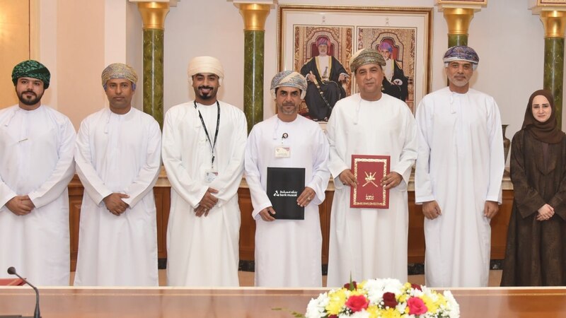توقيع مذكرة تعاون بين بلدية مسقط وبنك مسقط لدعم روّاد الأعمال وأصحاب المشاريع الناشئة