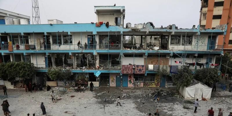 عدوان صهيوني على مدارس الأونروا وإصابة العشرات بالاختناق 