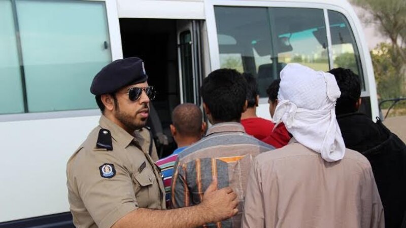 أكثر من ٥٠٠ عامل يخالفون قانون العمل