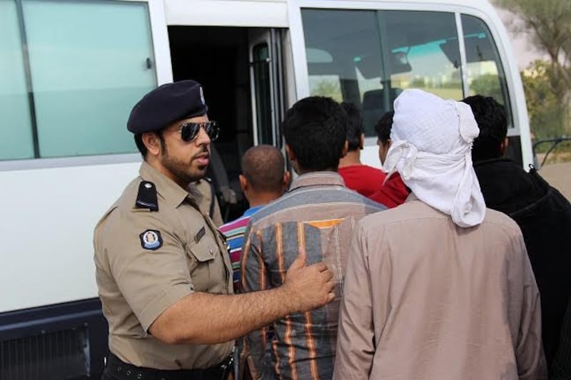 أكثر من ٥٠٠ عامل يخالفون قانون العمل