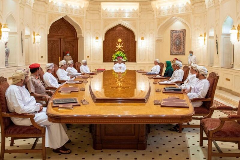 برئاسة جلالة السلطان: وزير المالية يحضر اجتماع اللجنة العليا