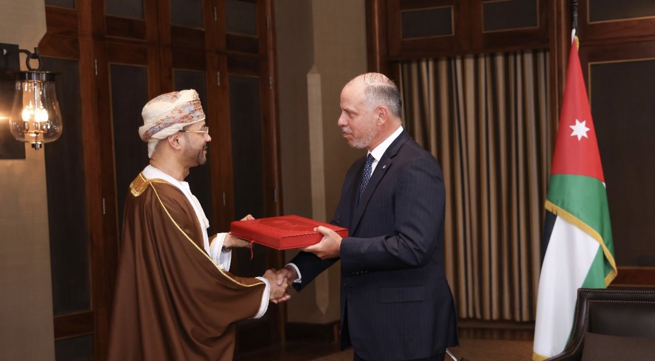 رسالة خطية من جلالة السلطان لملك الأردن