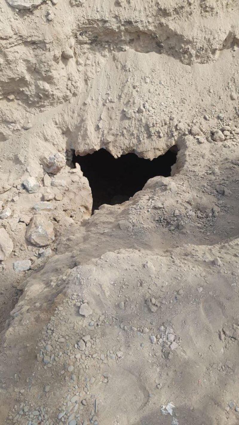 شركة تتسبب في هدم معلم أثري بالرستاق