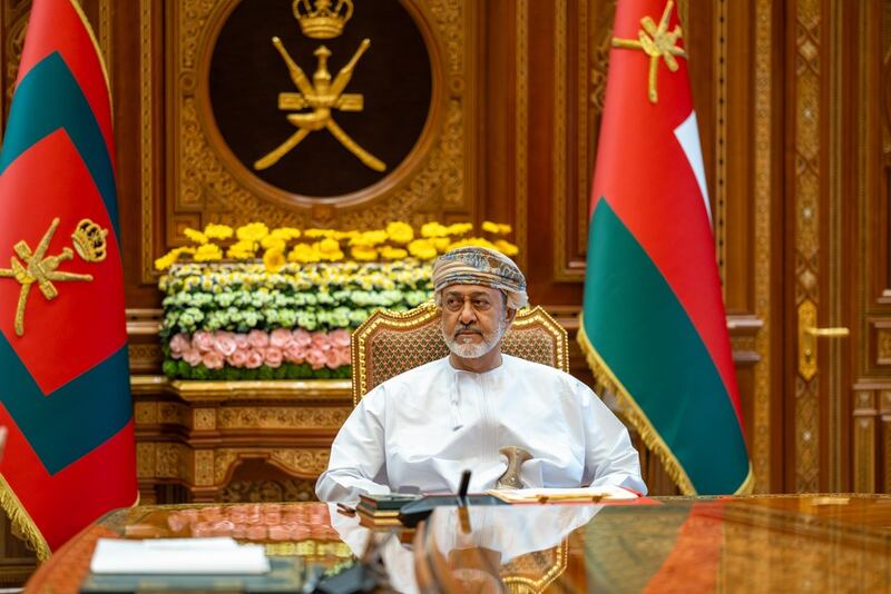جلالة السلطان: التعامل مع القضايا الوطنية مسؤولية مشتركة بين مؤسسات الدولة 
