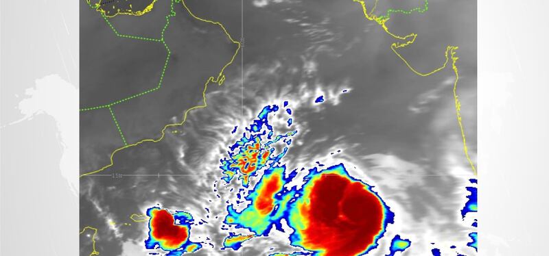 تطور الحالة الجوية إلى “إعصار مداري”