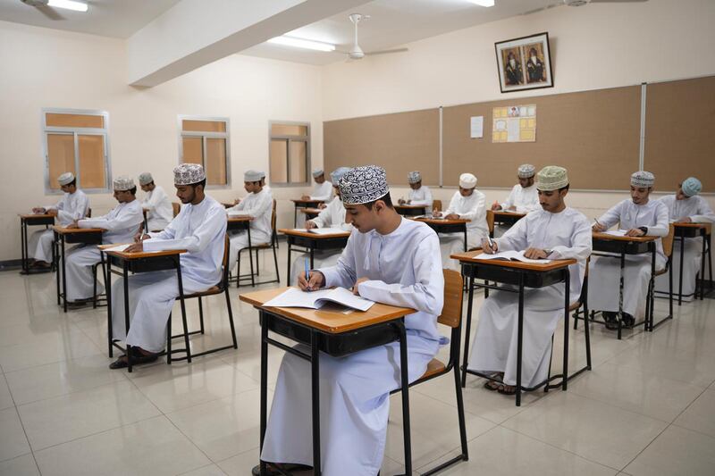 أكثر من 61 ألف طالب وطالبة يتقدمون لامتحانات دبلوم التعليم العام