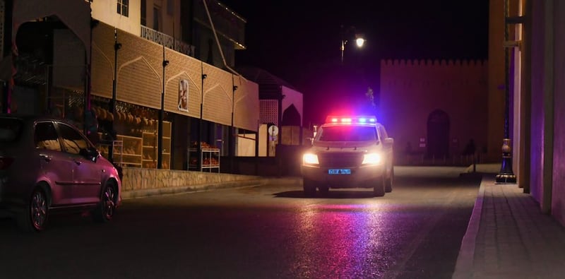 5 يُخالِفون قرار الإغلاق الليلي