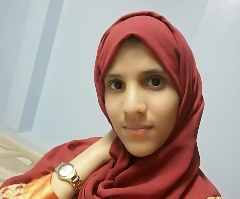 طفلة عُمانية تنتصر على السرطان.. وتبوح بأسراره في “أنين الجدران”