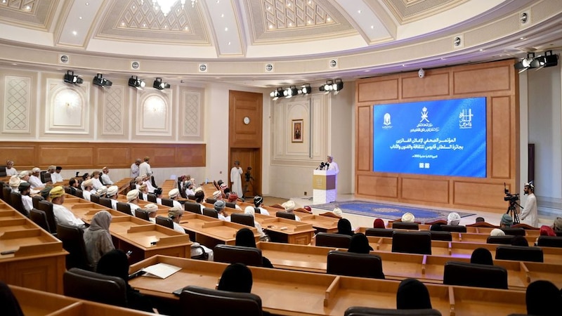 ثلاثة أسماء عربية تتوّج بجائزة السلطان قابوس للثقافة والفنون والآداب