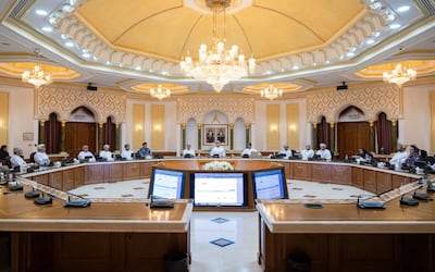 في اجتماع ترأسه سمو السيد بلعرب: بلدي مسقط يناقش لجنة إدارة الحي والممشى الطبيعي في المسفاة