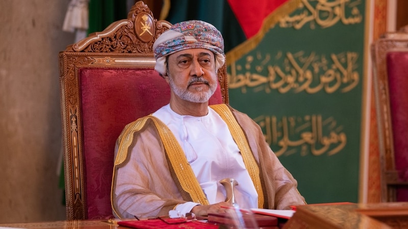جلالة السلطان المعظّم يمنح وسامًا
