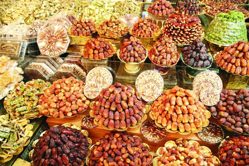 تقرير يجعل العمانيين بين الشعوب الأكثر استهلاكا للتمور؛ فكم حصتك منها يوميًا؟