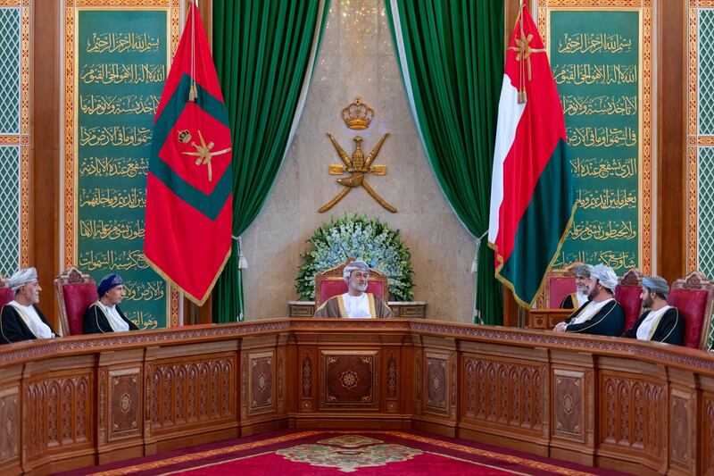 بالصور: جلالة السلطان يترأس اجتماعًا لمجلس الوزراء