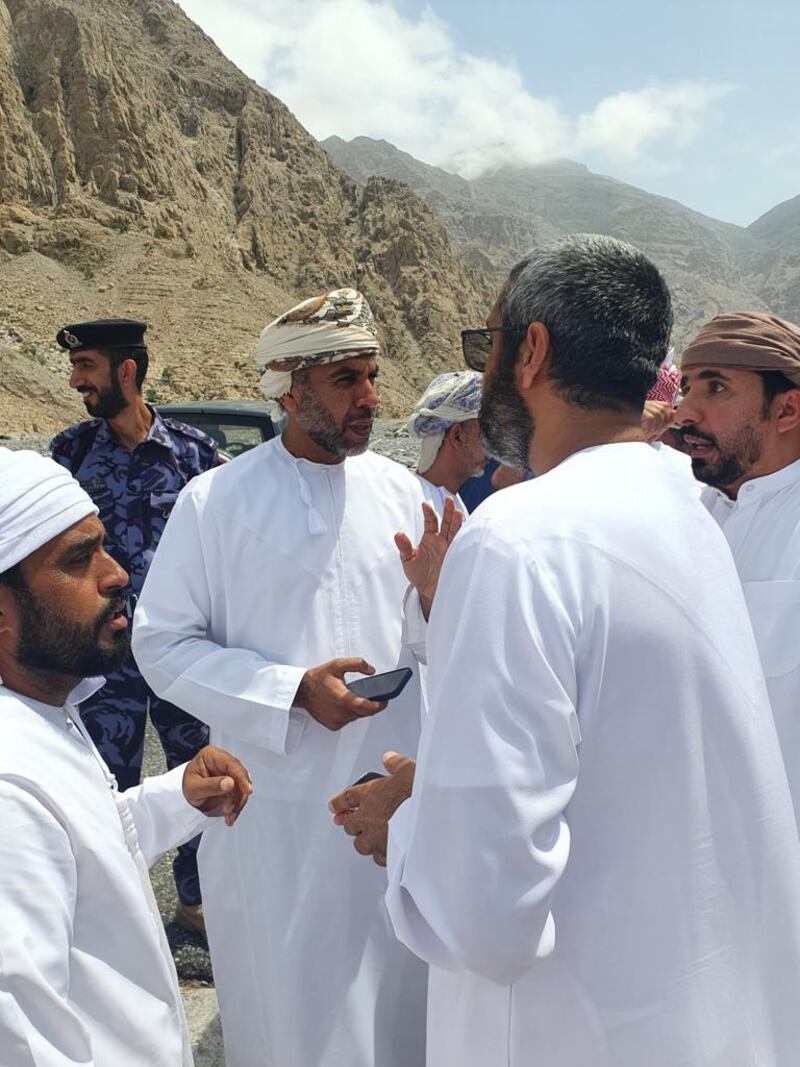 فريق طارئ لإعادة التأهيل الفوري للطرق المتضررة بالأمطار في مسندم