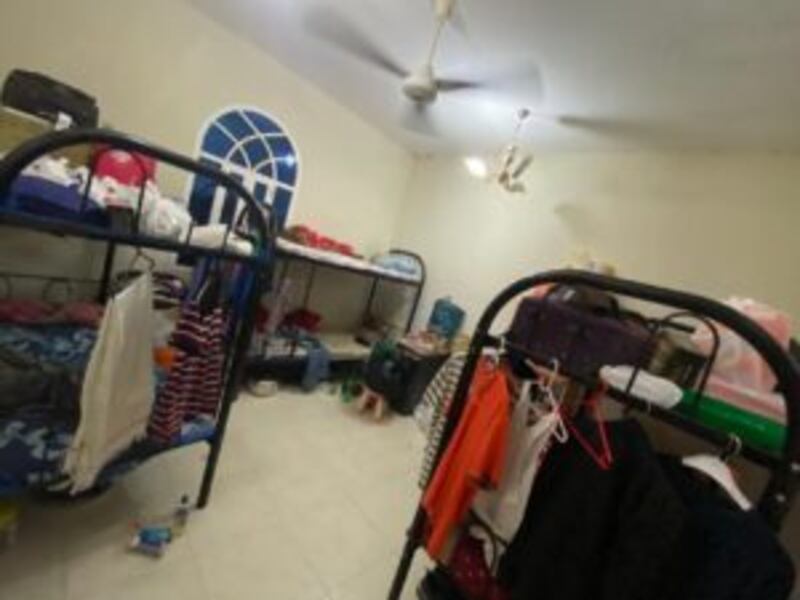 مداهمة منزل به عمالة وافدة تسكن في منطقة سكنية