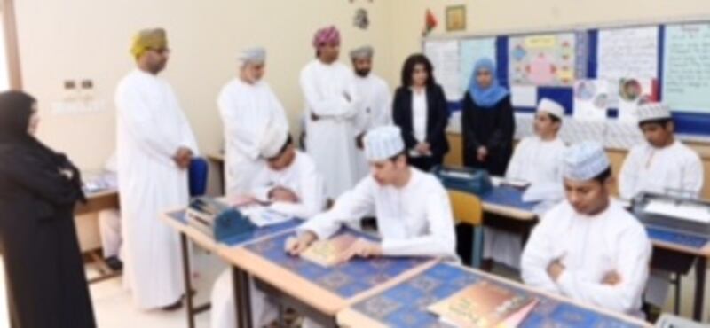 الغاز العمانية تدعم معهد عمر بن الخطاب للمكفوفين