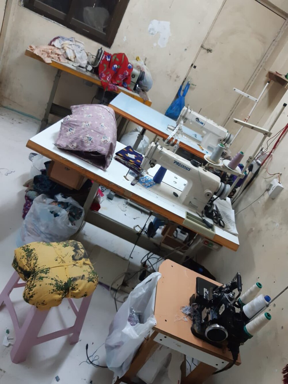بالصور: مداهمة تكشف مُخالفة لوافدين