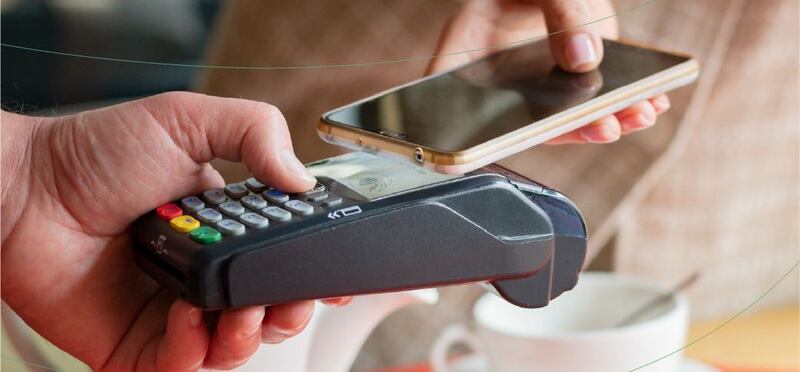 خدمة “ظفار باي” من بنك ظفار توفر تجربة تسوّق مريحة؛ فماذا يقول الزبائن عنها؟