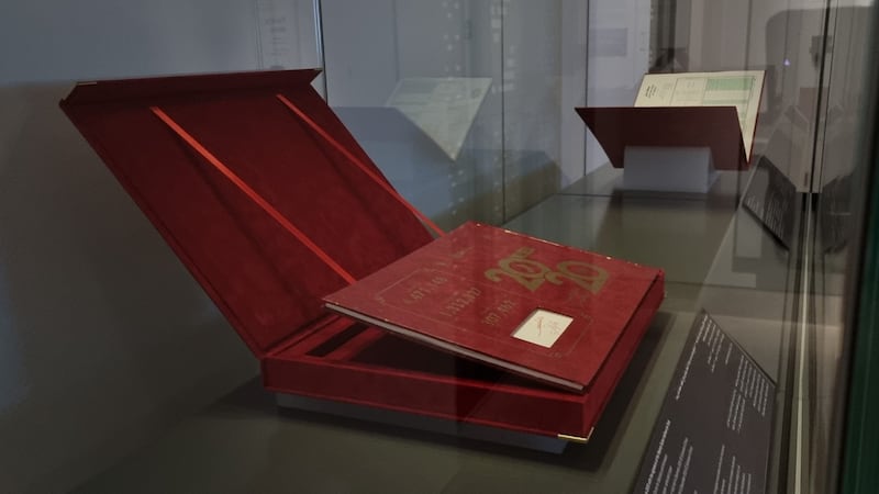 بالصور: ما بين تعدادي 1993 و2020؛ اسم السلطان الخالد، وتوقيع جلالة السلطان المعظم