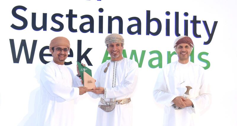 تتويج بنك مسقط بالجائزة الذهبية لدوره الريادي في مجال الاستدامة