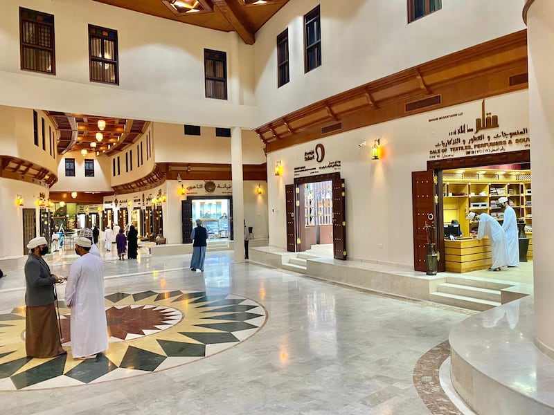 بعد إغلاقه لـ 8 أعوام: سوق صحار يعود للحياة بحلة جديدة