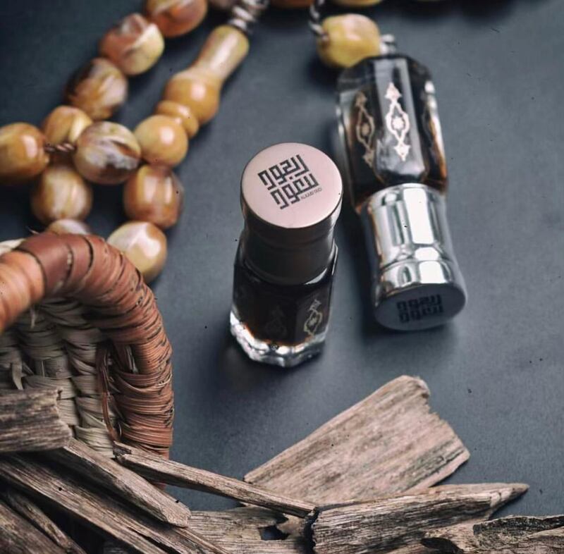 شاب عُماني يُحوِّل شغفه بدهن العود إلى مشروع تجاري.. ويحلم بـ “مصنع”