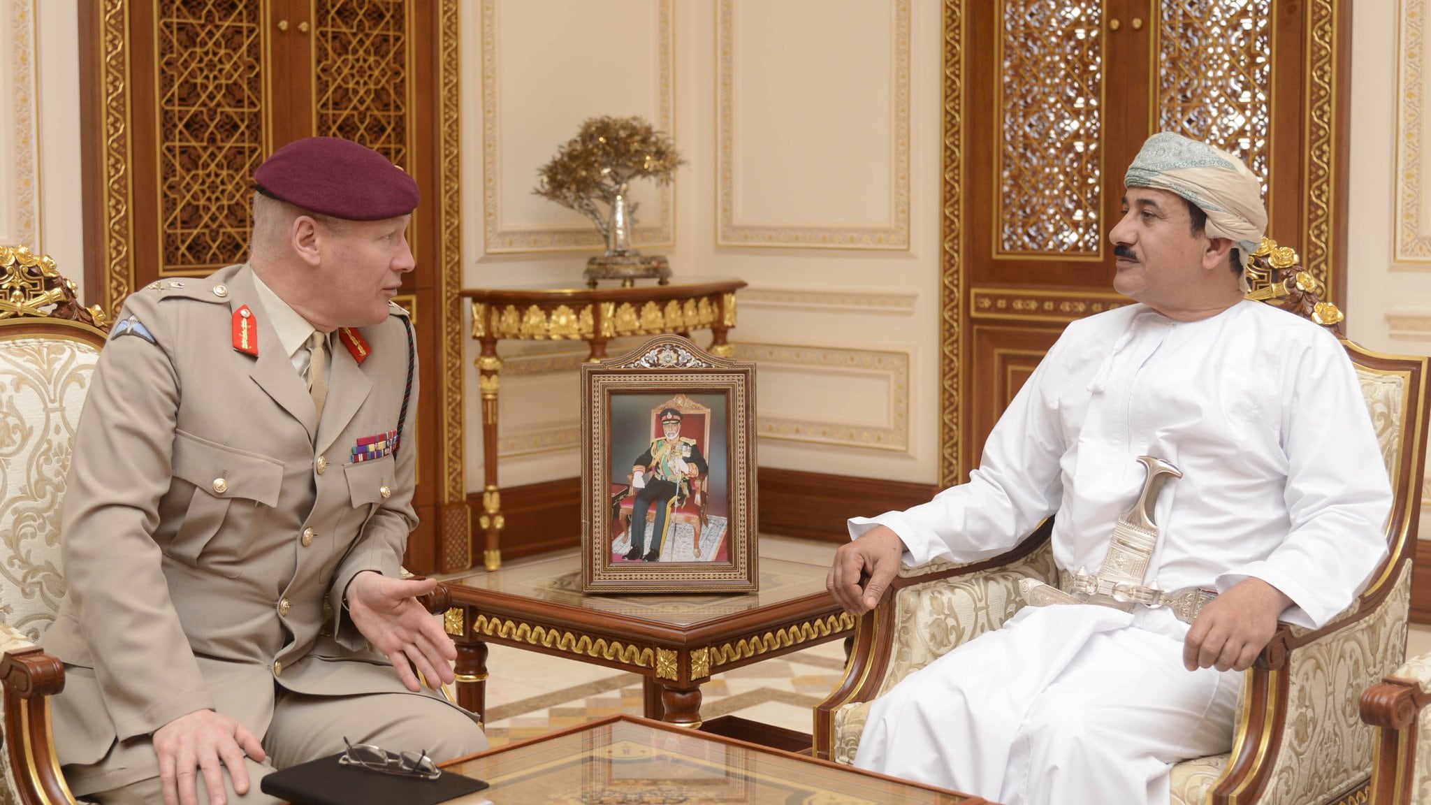 “المجالات العسكرية” محور لقاءين للنعماني والبوسعيدي بمسؤول بريطاني