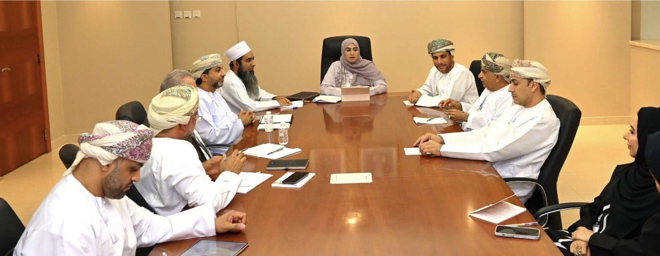 التعليم العالي تناقش التحديات التي تواجه كلية صور الجامعية