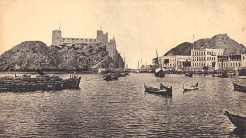 خالد المخيني يكتب عن غلق الفجوات التأريخية