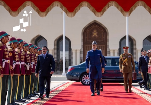 بالصور: جلالة السلطان يغادر إلى بريطانيا؛ ما الذي يجمع البلدين منذ أكثر من قرنين؟