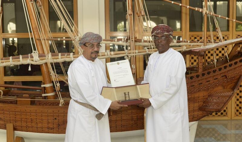 ما هي حكاية سفينة “الزاهرة” التي تبحر في جامعة السلطان قابوس منذ 30 عامًا؟!