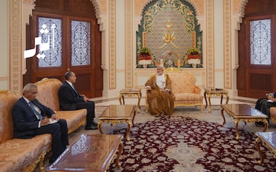 جلالة السلطان يستعرض مع وزير الخارجية المصري مستجدات الأوضاع في المنطقة