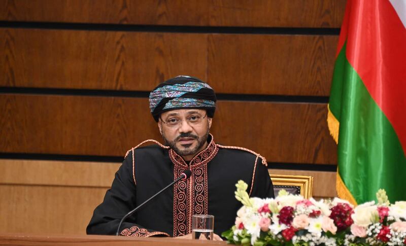 وزير الخارجية العماني ونظيره الإيراني يؤكدان على تعزيز العلاقات وإيجاد الحلول السلمية