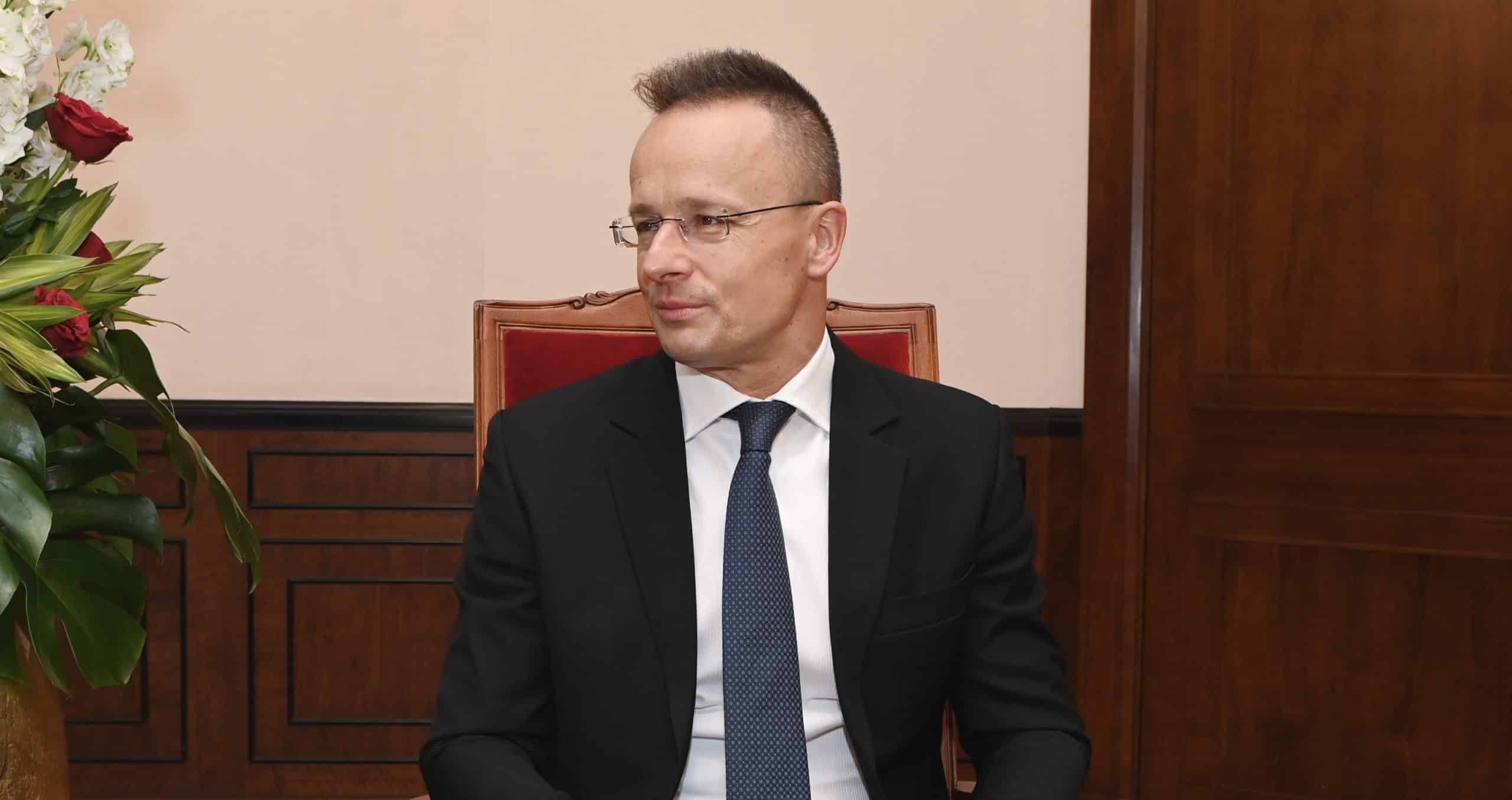 مسؤول مجري يُعلّق حول فتح سفارة عُمانية في بودابست