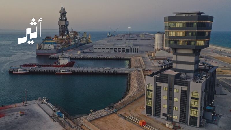 السيطرة على الأضرار الناتجة من استهداف خزانات الوقود في ميناء الدقم التجاري