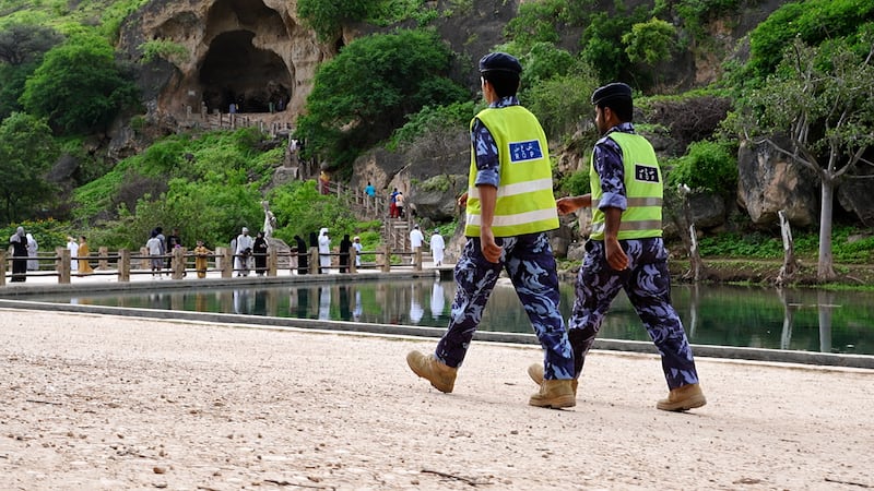 تشكيلات شرطة عمان السلطانية.. جهود متكاملة لخدمة زوار خريف ظفار