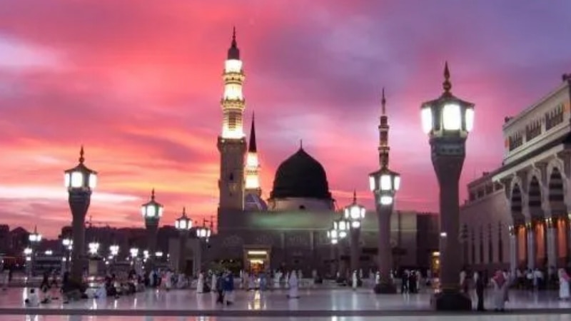 عبدالرزاق الربيعي يكتب: أنوار محمّديّة ونقوش خضراء