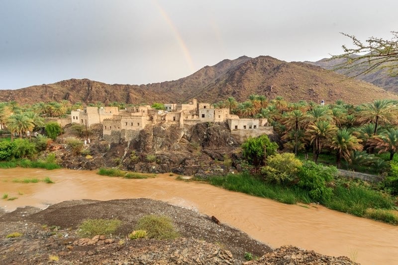 بالصور: القرية العمانية ذات المياه الوفيرة والأشجار الوارفة والآثار القديمة
