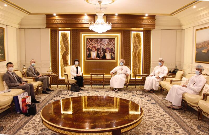 استعراض التعاون في النقل وتقنية المعلومات مع سفيرة الصين