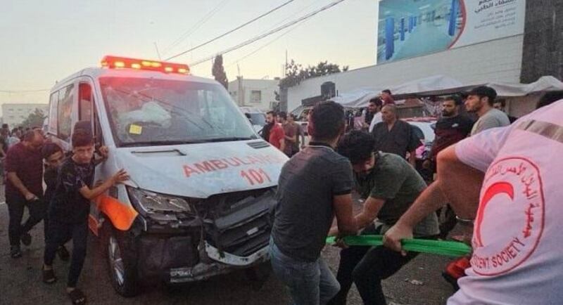 الاحتلال يستهدف 3 مستشفيات وقافلة مركبات إسعاف