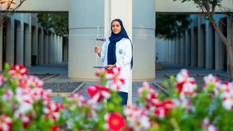 باحثة عمانية تُنتِج وقودًا حيويًا من مخلفات حيوانية